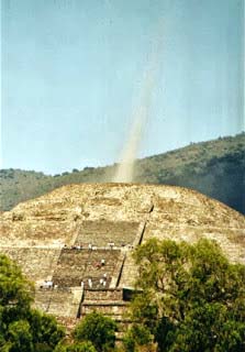 Piramide azteca della Luna in Messico
