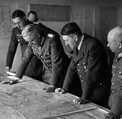 Hitler con collaboratori